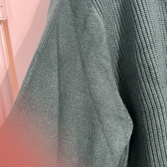 Thick V-neck scoop  sweater - Picture 5 of 6